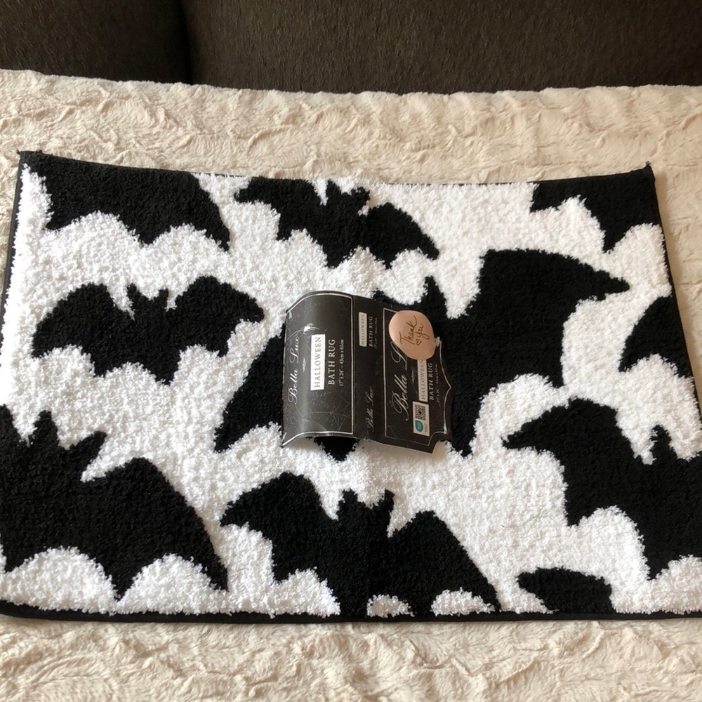 Bella Luxx Black and White Bat HALLOWEEN Bath Rug